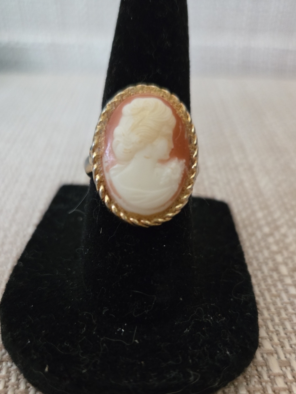 Sarah Coventry "Cameo Portrait" Adjustable Ring